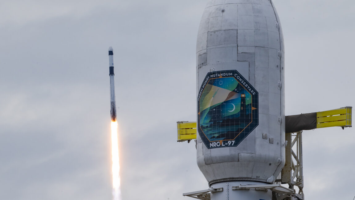 Starship Akhirnya Nyampe Orbit! SpaceX Luncurkan 26 Satelit V3 Sekaligus
